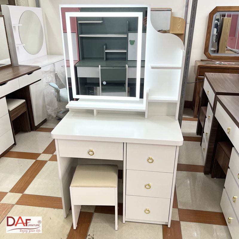 Bàn trang điểm có đèn LED - Nhiệt độ màu nên gần ánh sáng trắng tự nhiên