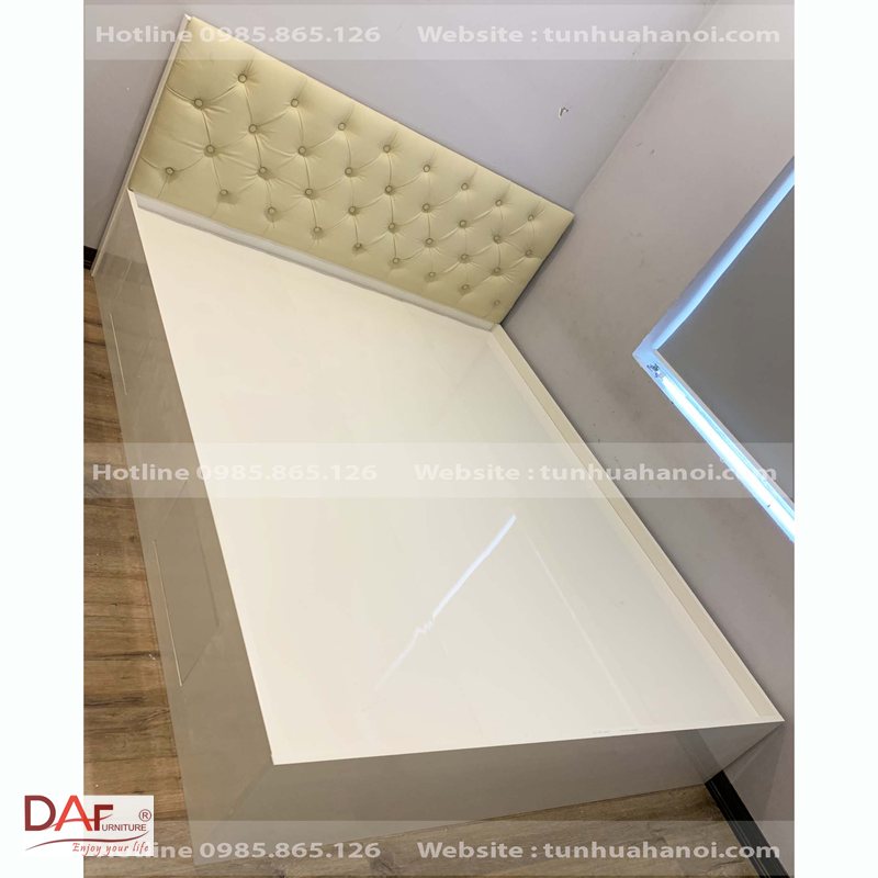 Giường bọc nệm đầu giường - Tựa êm khi ngồi đọc hoặc dùng điện thoại trên giường
